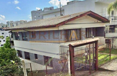 Casa 03 dormitórios comprar bairro Petrópolis