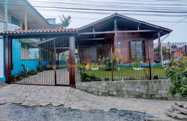 casa  3 dormitórios  Bairro Presidente Vargas 