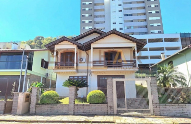Casa à venda no bairro São Luiz