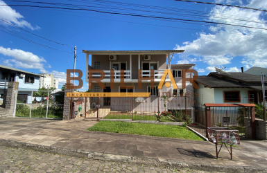 Casa 6 dormitórios para  comprar  Bairro Santa Catarina